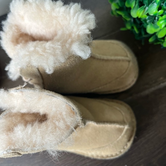 UGG Boo Boot Baby Infant Leather Sheepskin Size Small - Picture 3 of 13